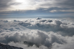 槍ヶ岳ハイキング／山頂西に広がる雲海と笠ヶ岳