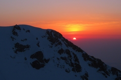 大雪渓から白馬岳へ／白馬山荘から見る夕日