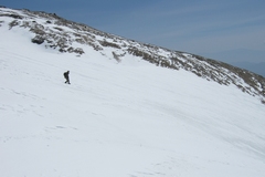 大雪渓から白馬岳へ／山荘直下の斜面を下る