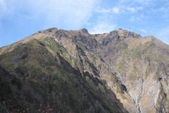 西黒尾根から谷川岳へ／鎖場を登り切ると眼前に迫る山頂