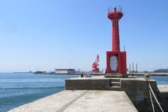 久慈漁港でふかせ釣り／赤灯台堤防先端部