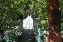 秋の白峰三山縦走／スタート地点の吊り橋（広河原橋）