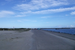 大原漁港でふかせ釣り／ガラ空きの「テトラ置き場の岸壁」