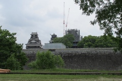 熊本城／二の丸広場から望む工事中の天守閣